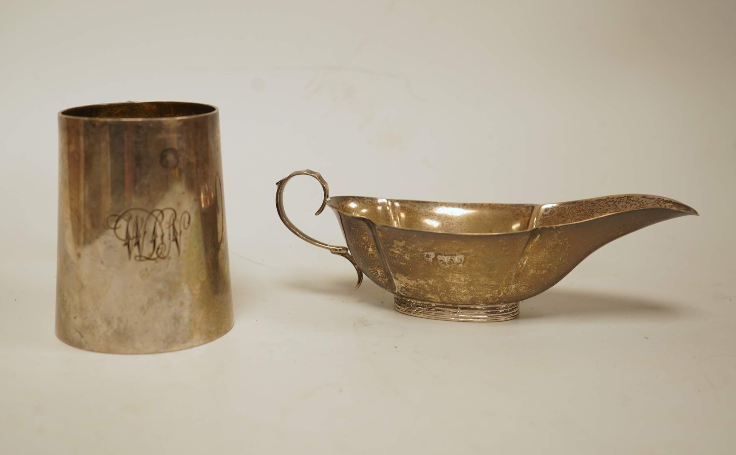 A late Victorian silver christening mug by Aldwinckle & Slater, London, 1893, height 71mm, together with a small silver sauceboat, 5oz.